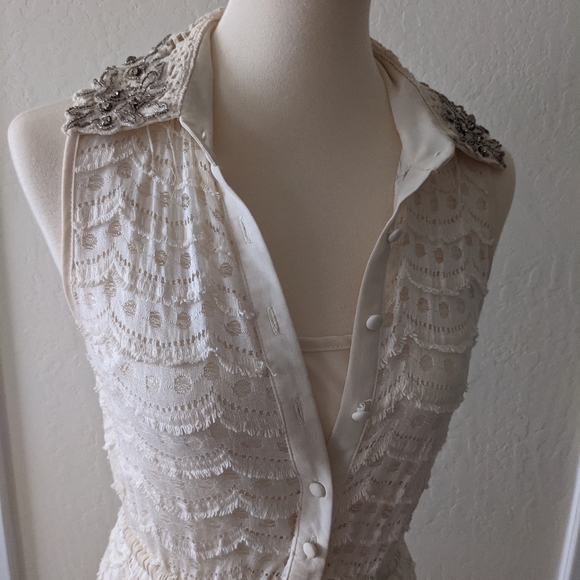 Beautiful beaded collar dress - Picture 7 of 10